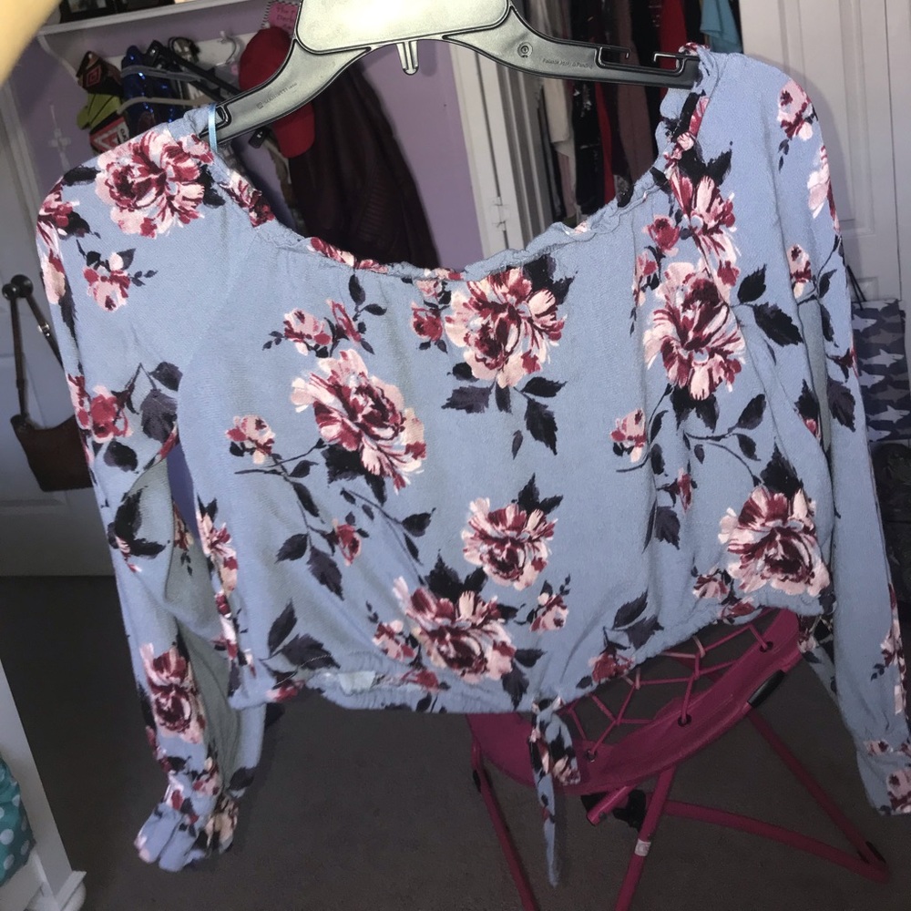 Cute Kendall and Kylie crop top!!!